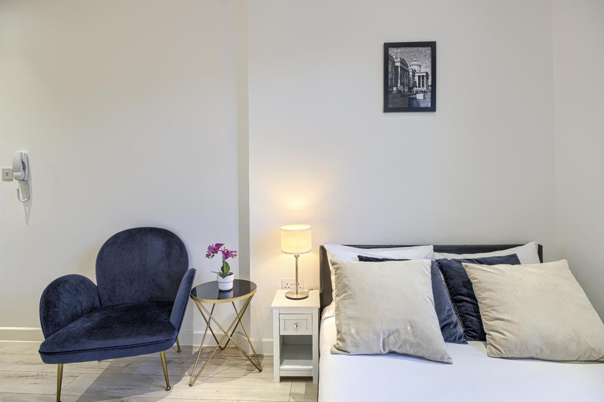 The Finsbury Deluxe Apartments London Room photo