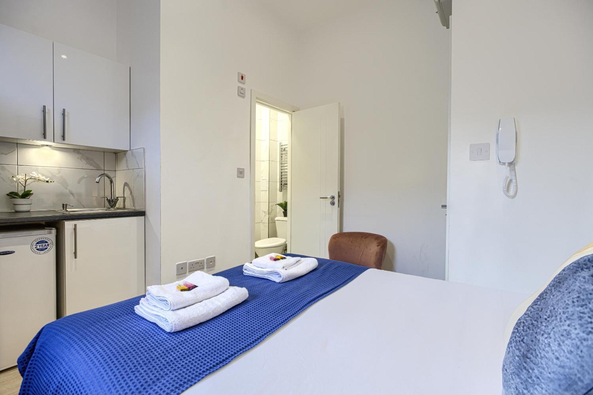 The Finsbury Deluxe Apartments London Room photo