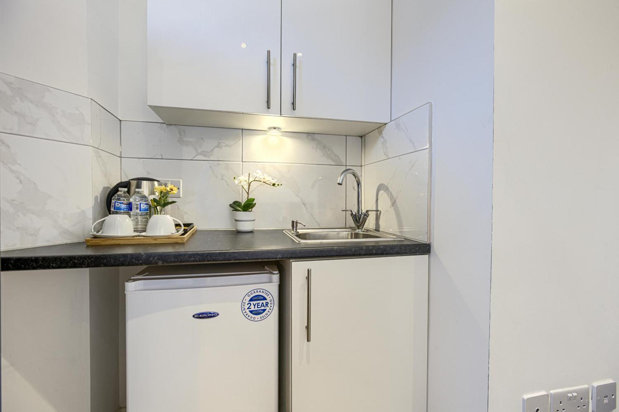 The Finsbury Deluxe Apartments London Room photo
