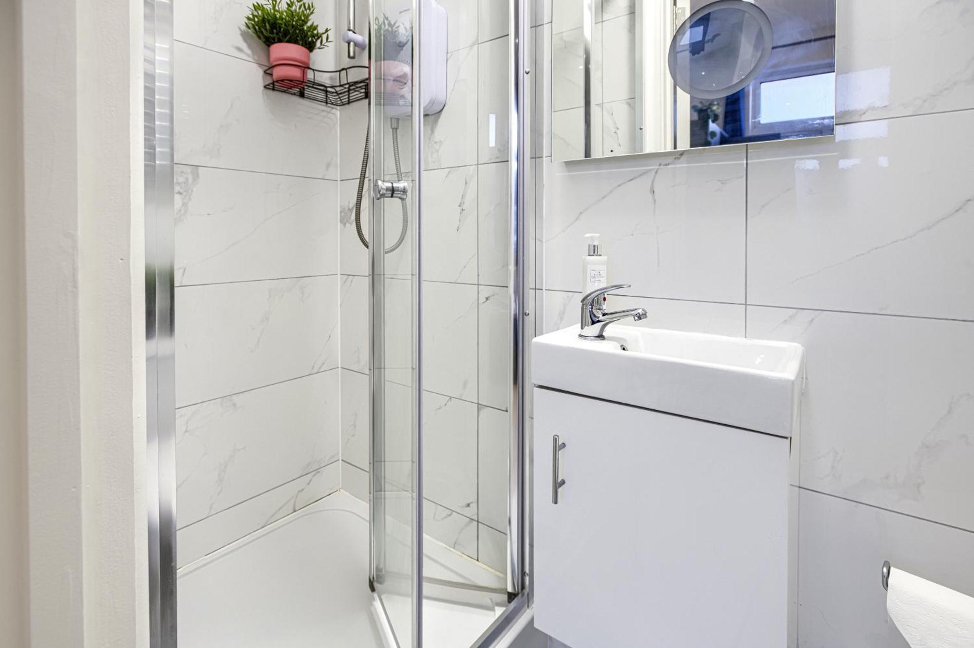 The Finsbury Deluxe Apartments London Room photo
