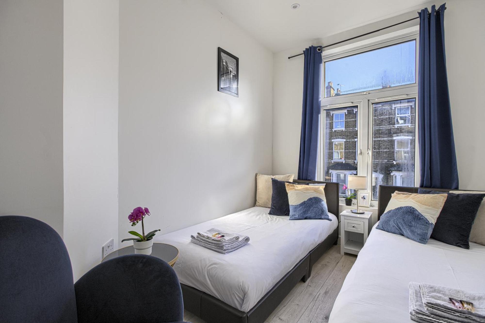 The Finsbury Deluxe Apartments London Room photo
